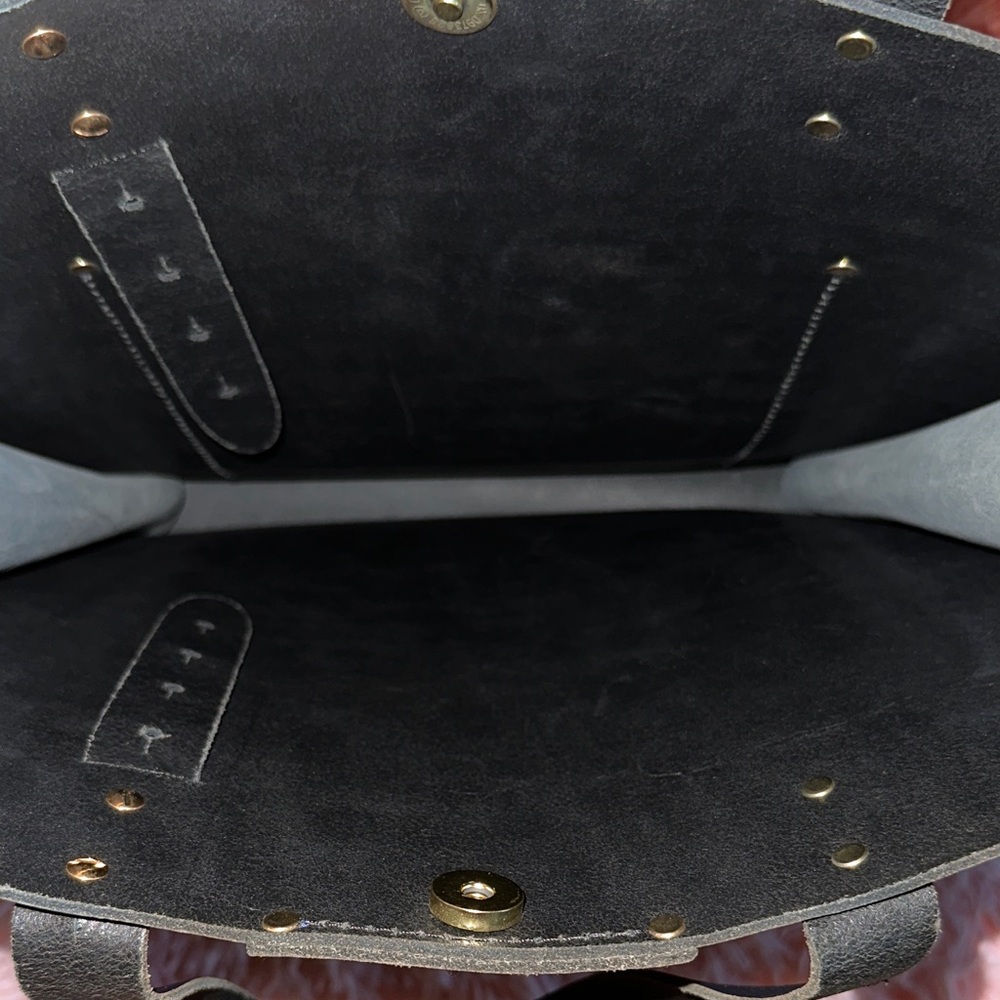 The Satchel Leather Co: Elegant Navy Blue Leather Tote Bag - Picture 7 of 14